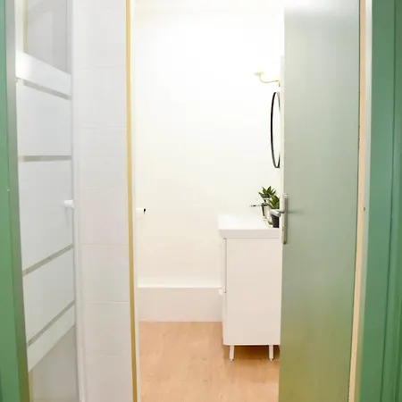 La Boetie, Cocon Central, Double Balneo Bathtub *