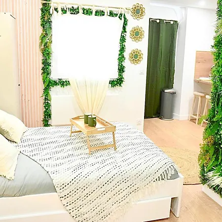 La Boetie, Cocon Central, Double Balneo Bathtub *