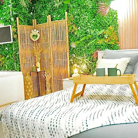 La Boetie, Cocon Central, Double Balneo Bathtub דירה *