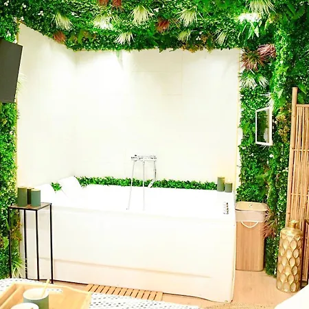 La Boetie, Cocon Central, Double Balneo Bathtub דירה *