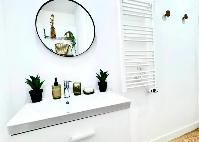 Apartment La Boetie, Cocon Central, Double Balneo Bathtub *