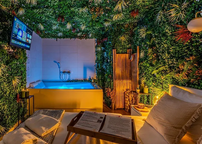 La Boetie, Cocon Central, Double Balneo Bathtub Apartment *