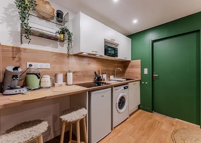 La Boetie, Cocon Central, Double Balneo Bathtub *