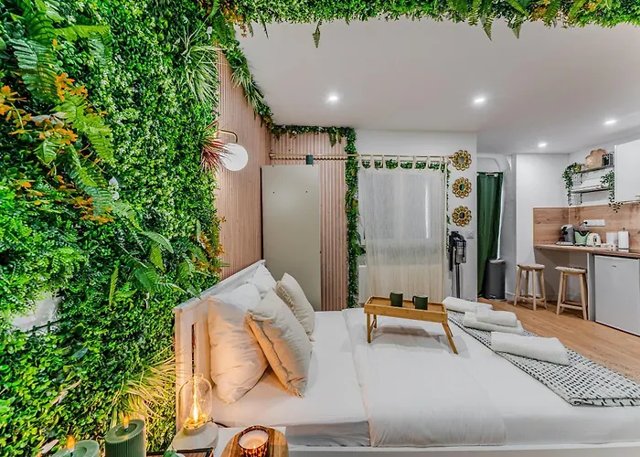 Apartamento La Boétie, Cocon Central, Double Balneo Bathtub