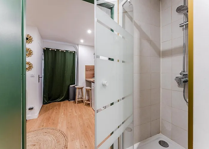 La Boetie, Cocon Central, Double Balneo Bathtub شقة