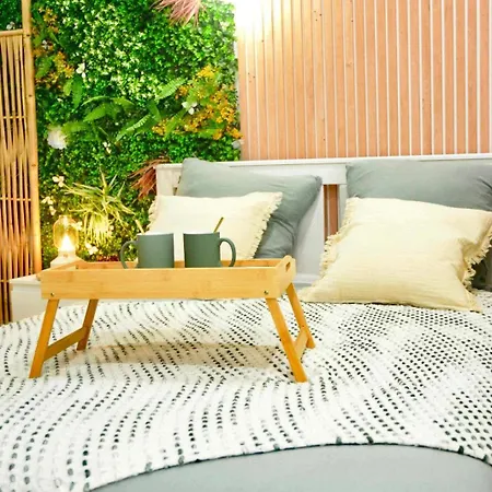 Appartamento La Boétie, Cocon Central, Double Balneo Bathtub *
