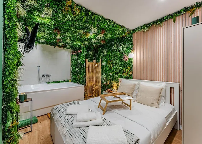 La Boetie, Cocon Central, Double Balneo Bathtub *